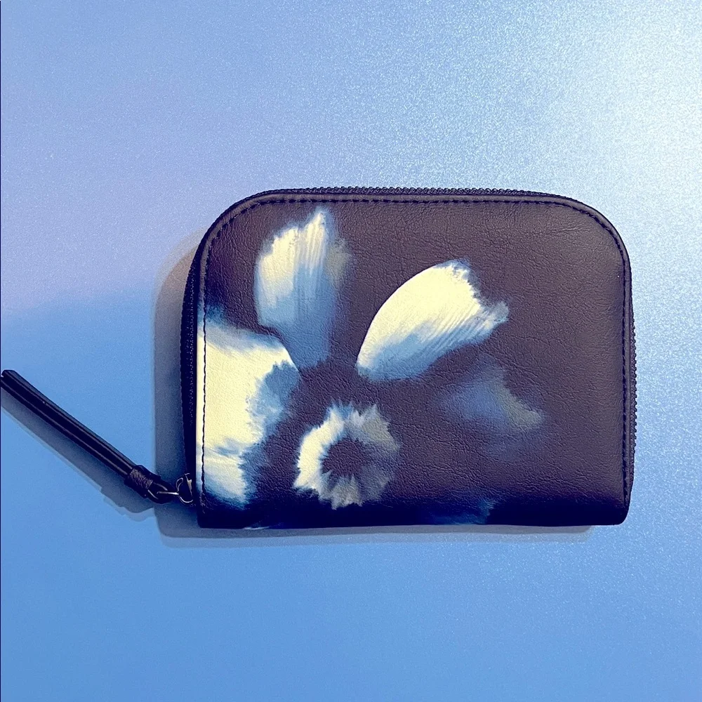 NEW Simply Vera Vera Wang Floral Zip Around Wallet